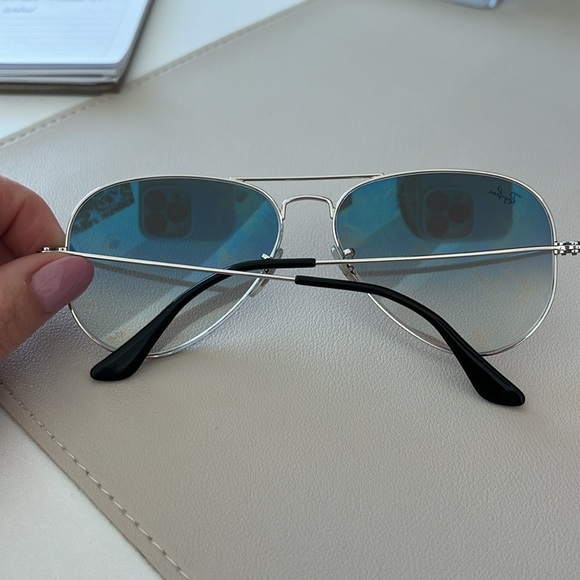 Ray-Ban Silver Aviator Sunglasses 3025 - Picture 3 of 4